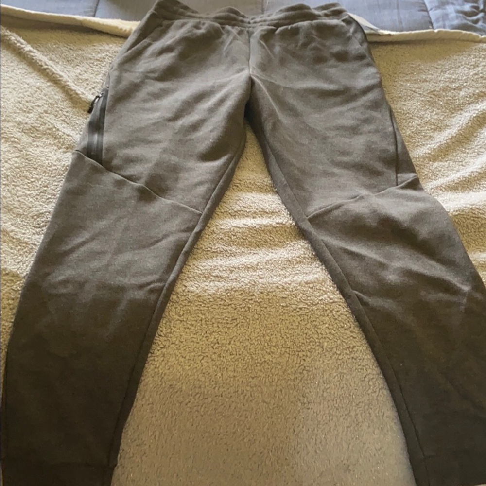 Men's Champion slim leg sweatpants SZ Med.